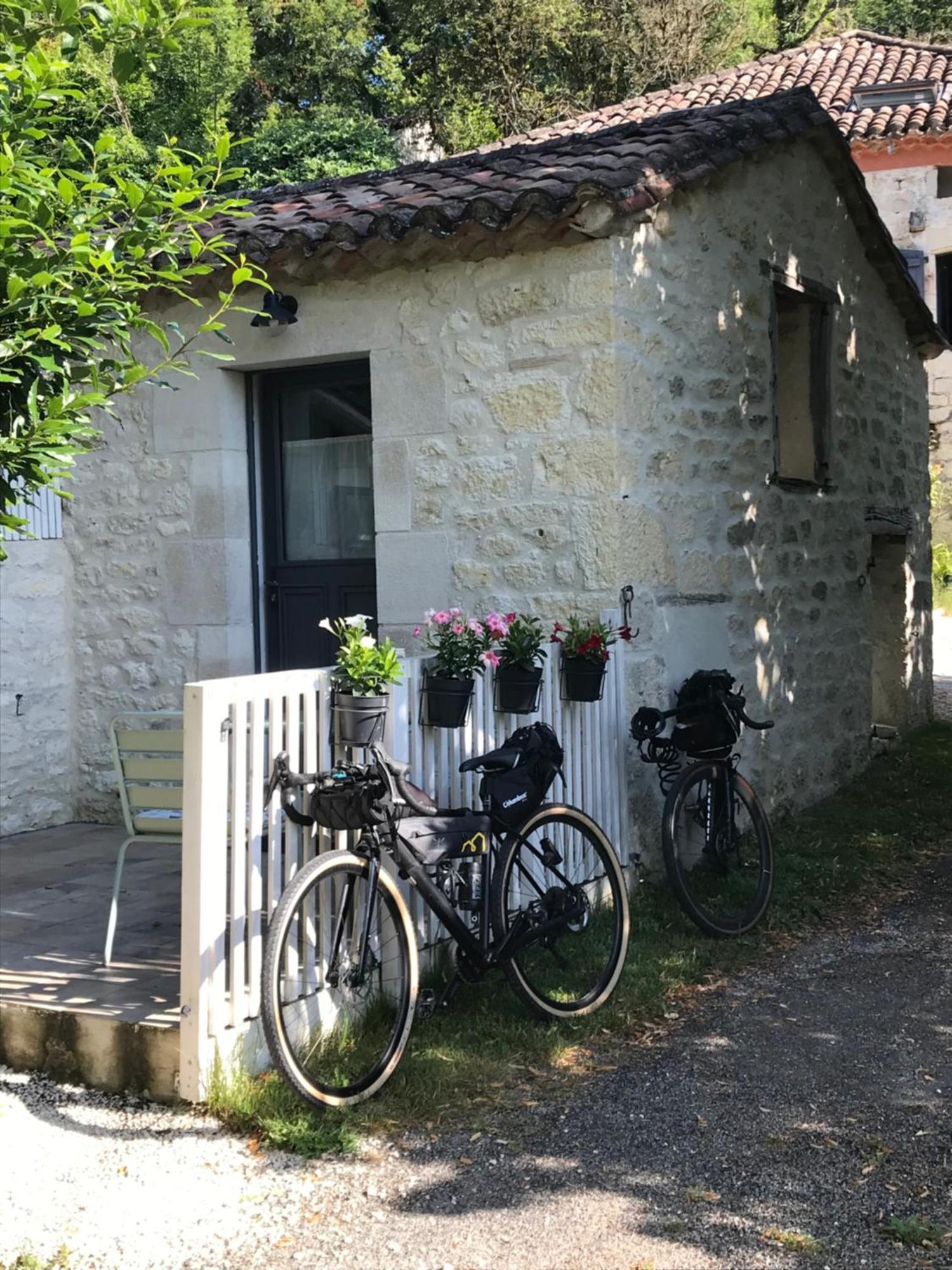 Le Val Du Pech Chantant Chambres D'Hotes Pern 외부 사진